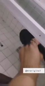 grosse chienne baise dans la douche
