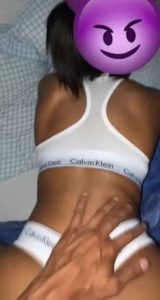 beurette en sous-vêtements calvin klein se fait baiser