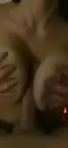 gros seins et branlette espagnole dans une video porno