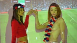 deux femmes nues supportent la France