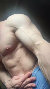 mec musclé nude