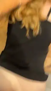 petite salope de francaise blonde en levrette