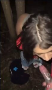 beurette suce dans les bois