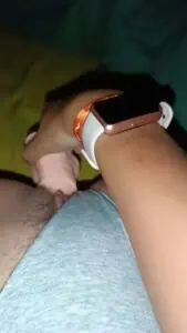 gros gode dans une jeune chatte
