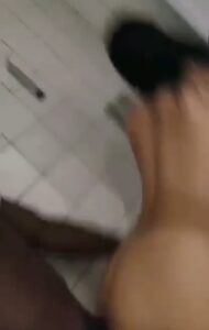 Une magnifique algérienne sous la douche